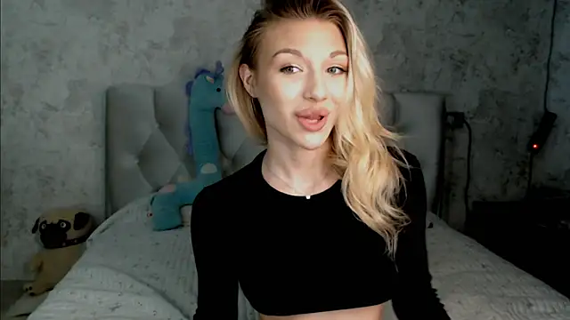 Snapshot of Ella_Milla chatting on 07/17/26, 12:56 Ella Milla online show from 07/17/26, 12:56
