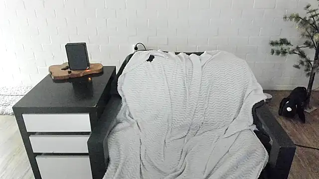 MendiPetite online show from 03/16/26, 08:46