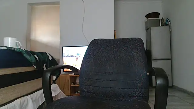 Snapshot of Hugetittiesxx2 chatting on 10/26/25, 05:24 Hugetittiesxx2 online show from 10/26/25, 05:24