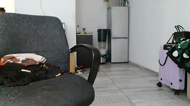 Snapshot of Hugetittiesxx2 chatting on 11/28/25, 04:15 Hugetittiesxx2 online show from 11/28/25, 04:15