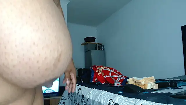 Snapshot of Hugetittiesxx2 chatting on 01/19/26, 04:27 Hugetittiesxx2 online show from 01/19/26, 04:27