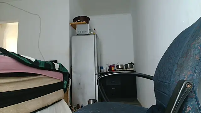 Hugetittiesxx2 online show from 05/09/26, 08:08