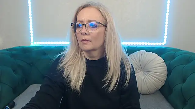 IvanaCharm online show from 05/19/26, 03:13
