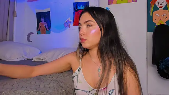 Snapshot of azumi_cutiepie_ chatting on 12/16/24, 06:27 azumi cutiepie online show from 12/16/24, 06:27