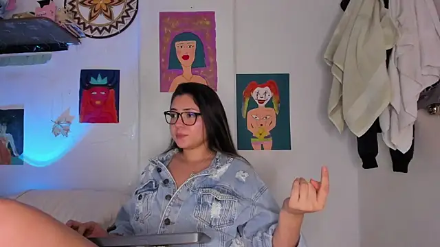 Snapshot of azumi_cutiepie_ chatting on 03/03/25, 11:24 azumi cutiepie online show from 03/03/25, 11:24