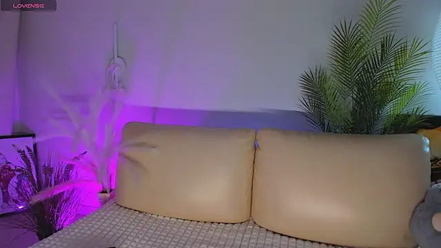 Miss Elia online show from 05/02/26, 03:17