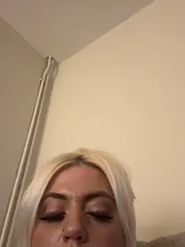 Blondiee3088 online show from 12/01/24, 06:30