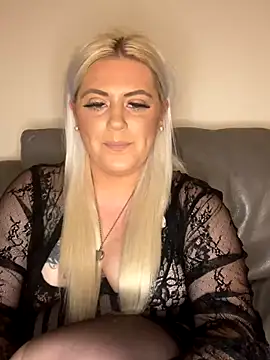 Blondiee3088 online show from 12/03/24, 06:28