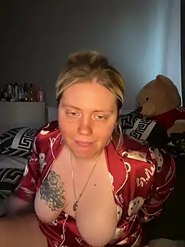 Blondiee3088 online show from 02/04/26, 09:37