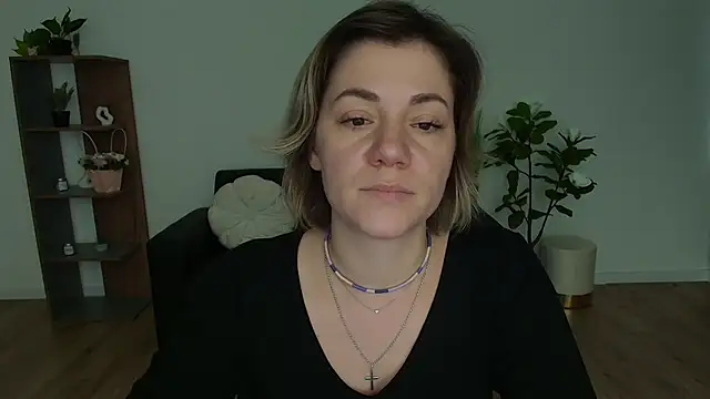 Snapshot of MariaSttone chatting on 12/11/24, 12:12 MariaSttone online show from 12/11/24, 12:12