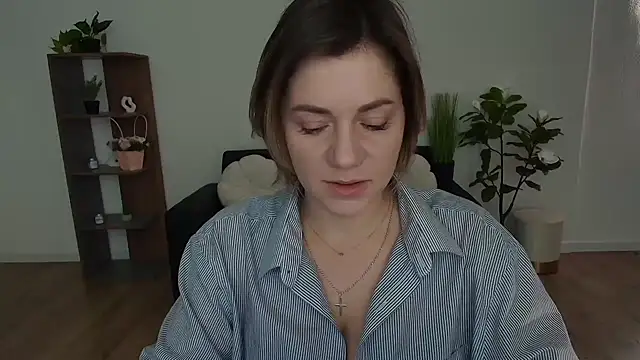 Snapshot of MariaSttone chatting on 12/14/24, 10:56 MariaSttone online show from 12/14/24, 10:56