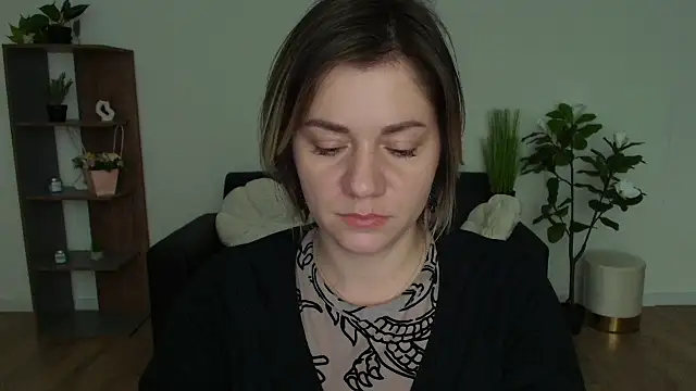Snapshot of MariaSttone chatting on 12/17/24, 02:11 MariaSttone online show from 12/17/24, 02:11