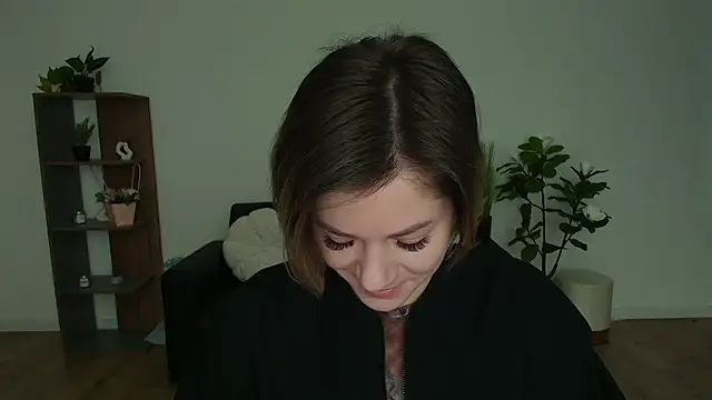 Snapshot of MariaSttone chatting on 12/19/24, 08:34 MariaSttone online show from 12/19/24, 08:34