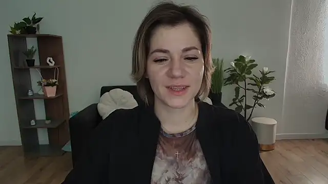 Snapshot of MariaSttone chatting on 12/19/24, 12:12 MariaSttone online show from 12/19/24, 12:12
