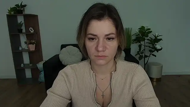 Snapshot of MariaSttone chatting on 12/23/24, 11:47 MariaSttone online show from 12/23/24, 11:47