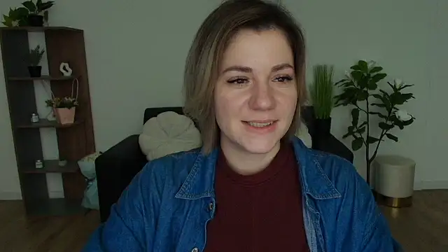 Snapshot of MariaSttone chatting on 12/24/24, 03:37 MariaSttone online show from 12/24/24, 03:37