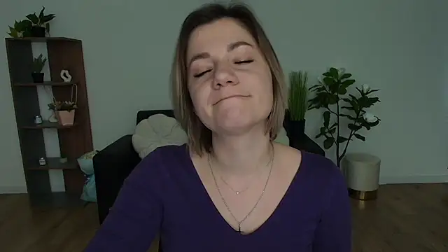 Snapshot of MariaSttone chatting on 12/25/24, 07:57 MariaSttone online show from 12/25/24, 07:57