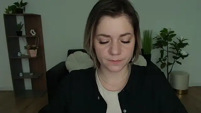 Snapshot of MariaSttone chatting on 12/26/24, 02:16 MariaSttone online show from 12/26/24, 02:16