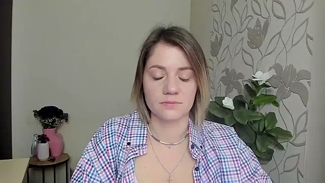 Snapshot of MariaSttone chatting on 03/09/25, 11:14 MariaSttone online show from 03/09/25, 11:14