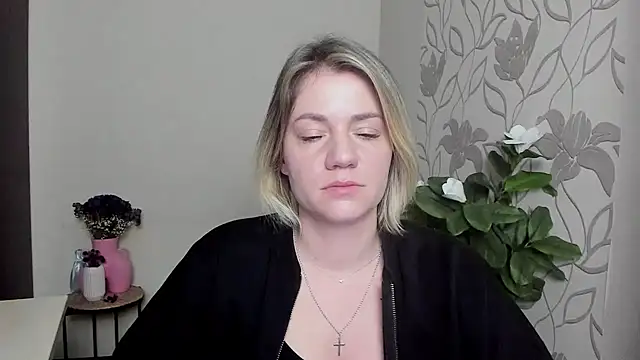 Snapshot of MariaSttone chatting on 03/10/25, 07:29 MariaSttone online show from 03/10/25, 07:29