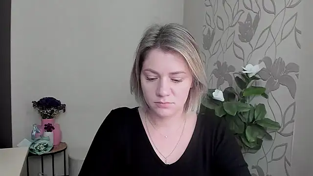 Snapshot of MariaSttone chatting on 03/14/25, 12:18 MariaSttone online show from 03/14/25, 12:18