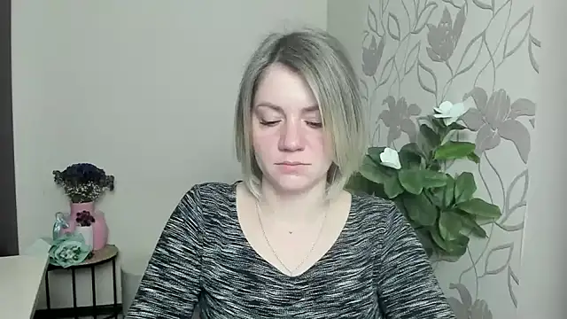 Snapshot of MariaSttone chatting on 03/18/25, 06:04 MariaSttone online show from 03/18/25, 06:04