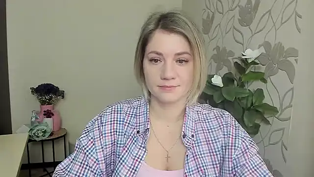 Snapshot of MariaSttone chatting on 03/19/25, 10:11 MariaSttone online show from 03/19/25, 10:11