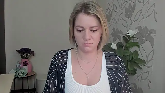 Snapshot of MariaSttone chatting on 03/21/25, 02:40 MariaSttone online show from 03/21/25, 02:40