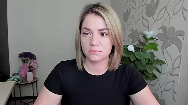 Snapshot of MariaSttone chatting on 09/16/25, 11:44 MariaSttone online show from 09/16/25, 11:44