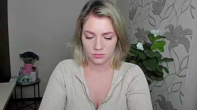 Snapshot of MariaSttone chatting on 10/07/25, 03:31 MariaSttone online show from 10/07/25, 03:31