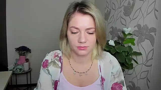 Snapshot of MariaSttone chatting on 10/10/25, 08:57 MariaSttone online show from 10/10/25, 08:57