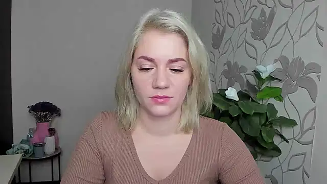 Snapshot of MariaSttone chatting on 11/17/25, 12:00 MariaSttone online show from 11/17/25, 12:00