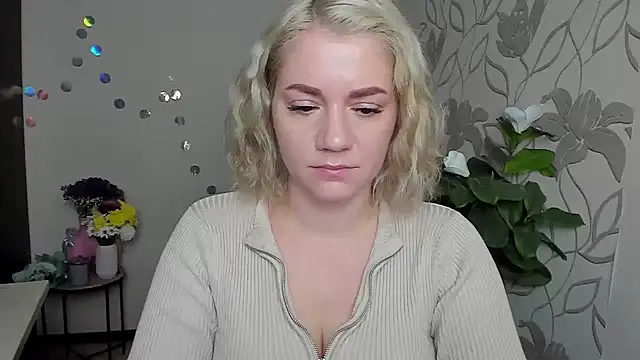 Snapshot of MariaSttone chatting on 11/21/25, 12:37 MariaSttone online show from 11/21/25, 12:37