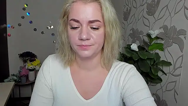 Snapshot of MariaSttone chatting on 11/22/25, 03:44 MariaSttone online show from 11/22/25, 03:44