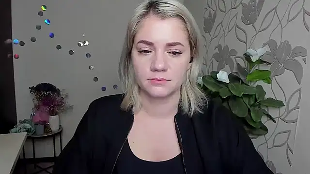 Snapshot of MariaSttone chatting on 12/20/25, 11:45 MariaSttone online show from 12/20/25, 11:45