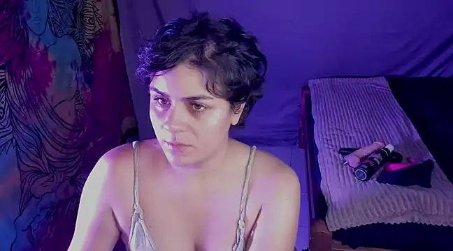 Snapshot of isabelacooperr chatting on 01/18/25, 04:48 isabelacooperr online show from 01/18/25, 04:48