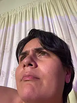 Snapshot of isabelacooperr chatting on 12/23/25, 07:06 isabelacooperr online show from 12/23/25, 07:06