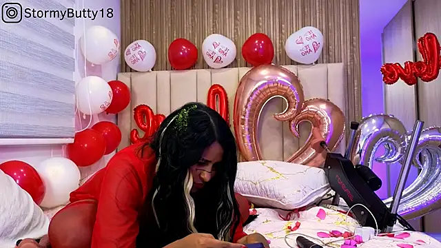 Snapshot of StormyButty18 chatting on 02/15/25, 02:37 StormyButty18 online show from 02/15/25, 02:37