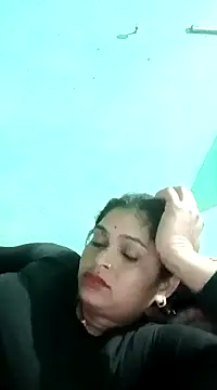 Snapshot of Chandni chatting on 01/22/25, 01:21 Chandni online show from 01/22/25, 01:21