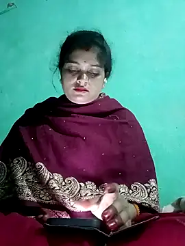 Snapshot of Chandni chatting on 02/02/25, 07:35 Chandni online show from 02/02/25, 07:35