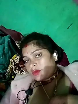 Snapshot of Chandni chatting on 02/02/25, 10:49 Chandni online show from 02/02/25, 10:49