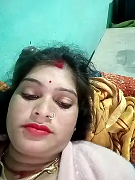 Snapshot of Chandni chatting on 02/05/25, 01:15 Chandni online show from 02/05/25, 01:15