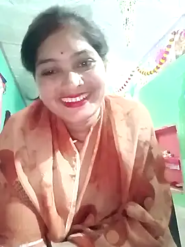 Snapshot of Chandni chatting on 02/05/25, 08:11 Chandni online show from 02/05/25, 08:11