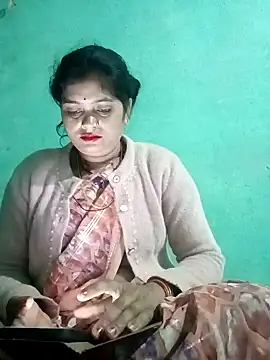 Snapshot of Chandni chatting on 02/05/25, 08:46 Chandni online show from 02/05/25, 08:46