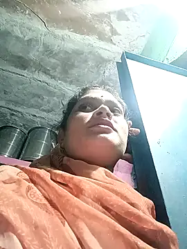 Snapshot of Chandni chatting on 02/11/25, 03:29 Chandni online show from 02/11/25, 03:29