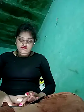 Snapshot of Chandni chatting on 02/11/25, 10:50 Chandni online show from 02/11/25, 10:50