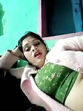 Snapshot of Chandni chatting on 02/16/25, 08:44 Chandni online show from 02/16/25, 08:44