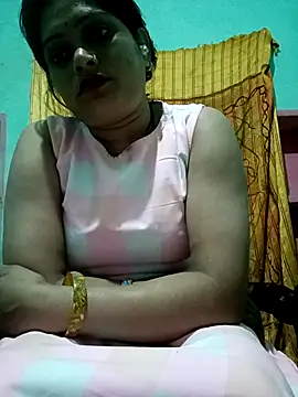 Snapshot of Chandni chatting on 02/19/25, 06:43 Chandni online show from 02/19/25, 06:43