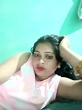 Snapshot of Chandni chatting on 02/19/25, 09:47 Chandni online show from 02/19/25, 09:47