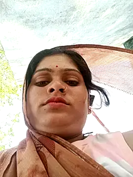 Snapshot of Chandni chatting on 02/20/25, 09:33 Chandni online show from 02/20/25, 09:33